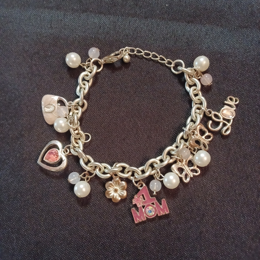 #1 Mom Charm Bracelet